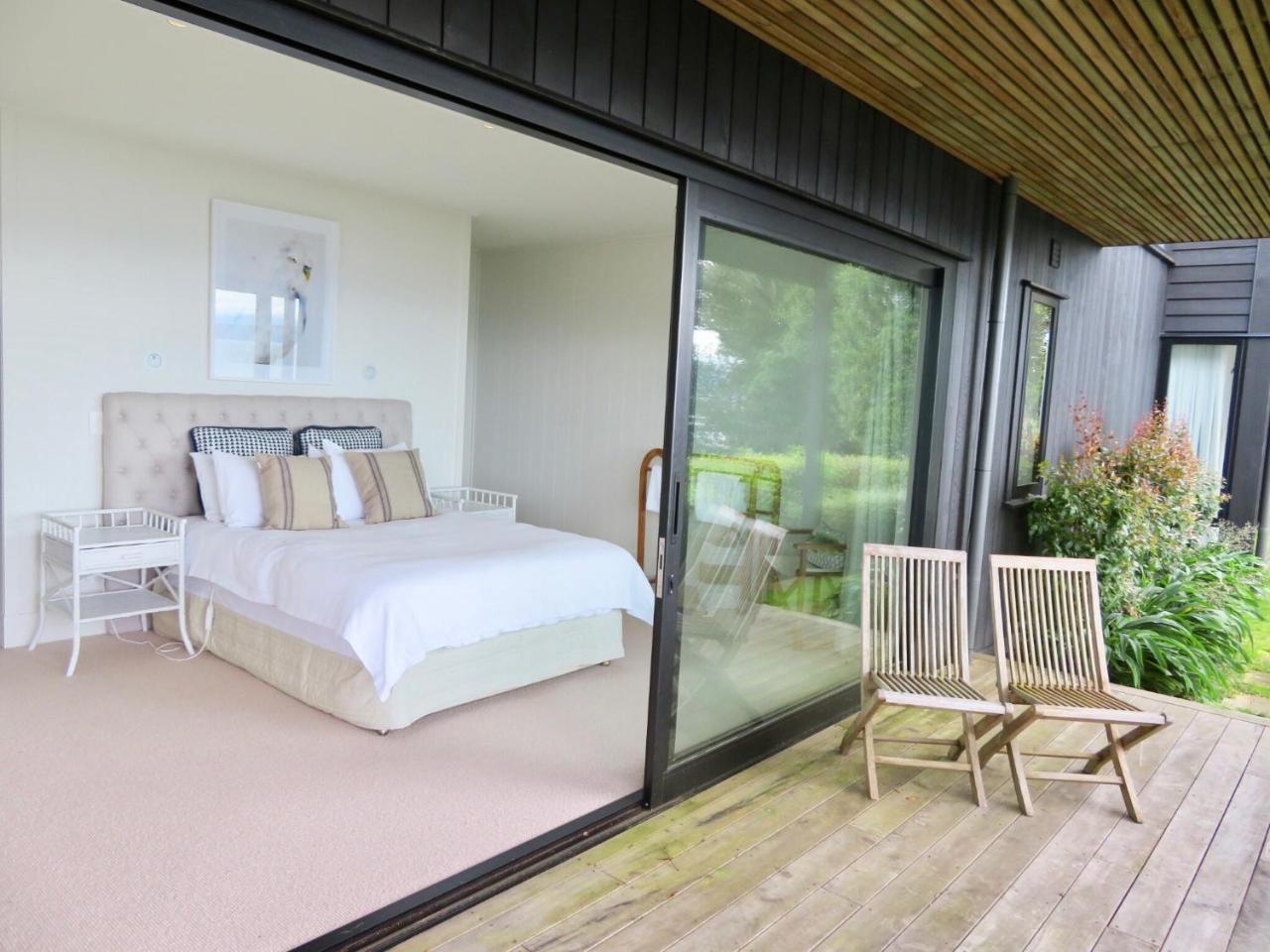 The Point Luxury Villa Taupo Exterior photo
